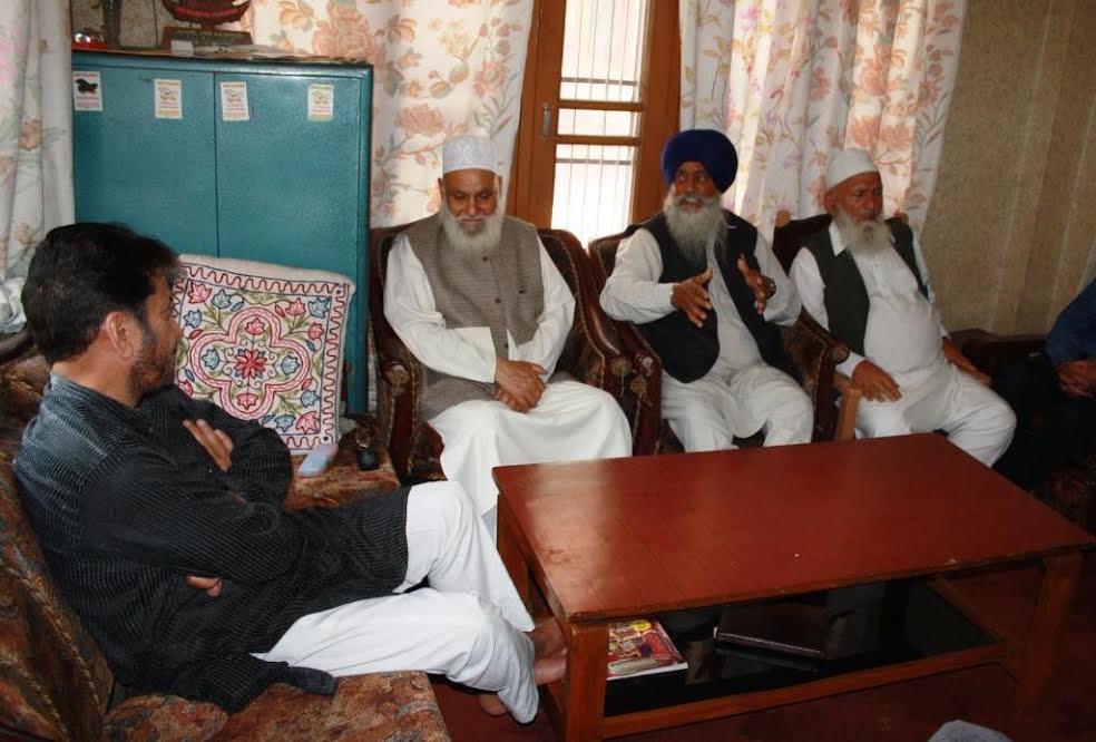 Shah interacts with Akali Dal Man delegation